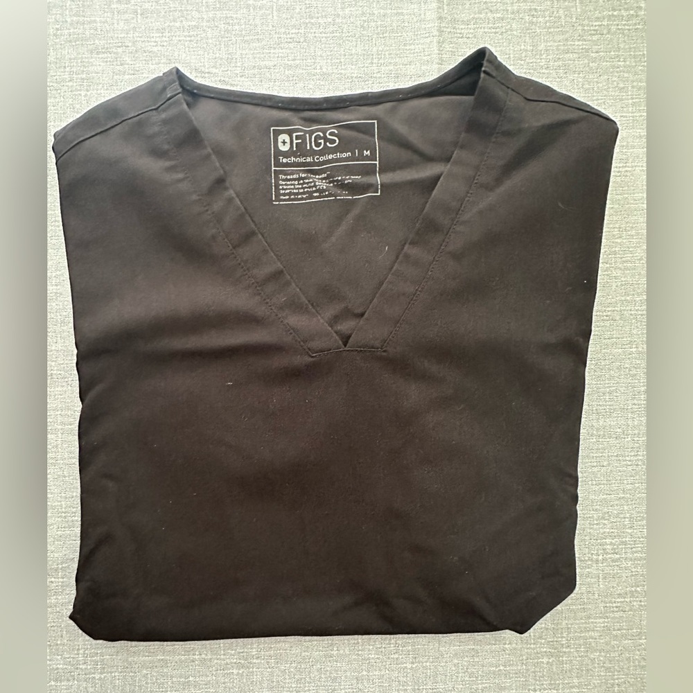 Figs Casma Scrub Top: Women’s Medium Black
Smoke free home
3 pockets